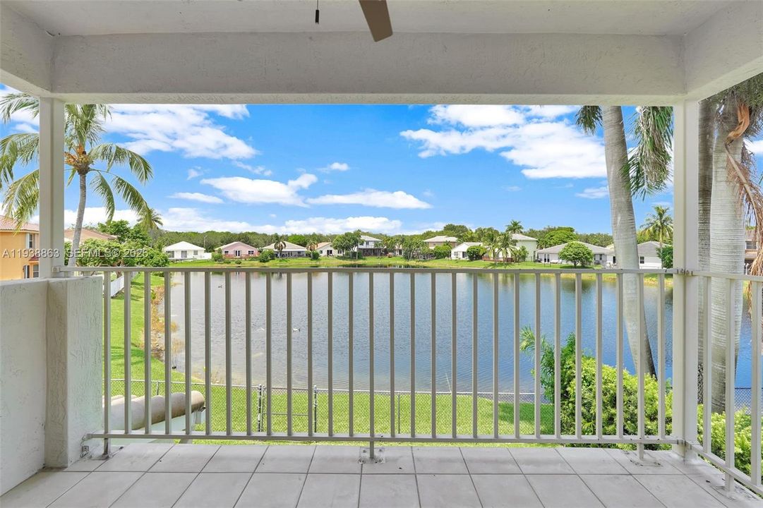 En Venta: $739,000 (3 camas, 2 baños, 2132 Pies cuadrados)