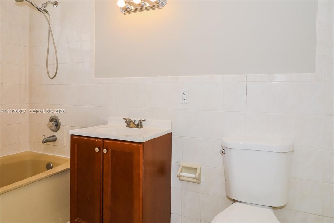 В аренду: $3,600 (3 спален, 2 ванн, 1697 Квадратных фут)