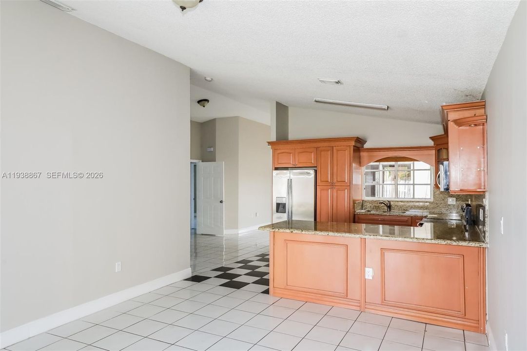 В аренду: $3,600 (3 спален, 2 ванн, 1697 Квадратных фут)