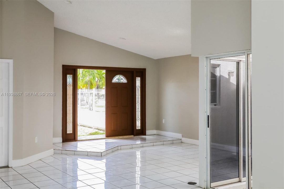 В аренду: $3,600 (3 спален, 2 ванн, 1697 Квадратных фут)