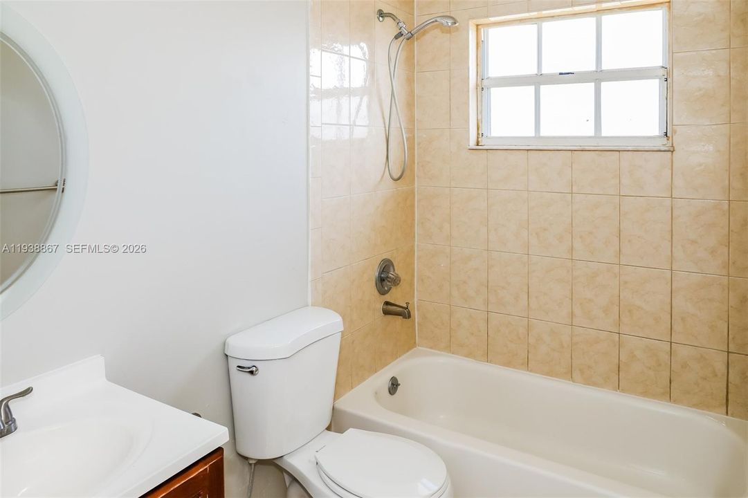 В аренду: $3,600 (3 спален, 2 ванн, 1697 Квадратных фут)