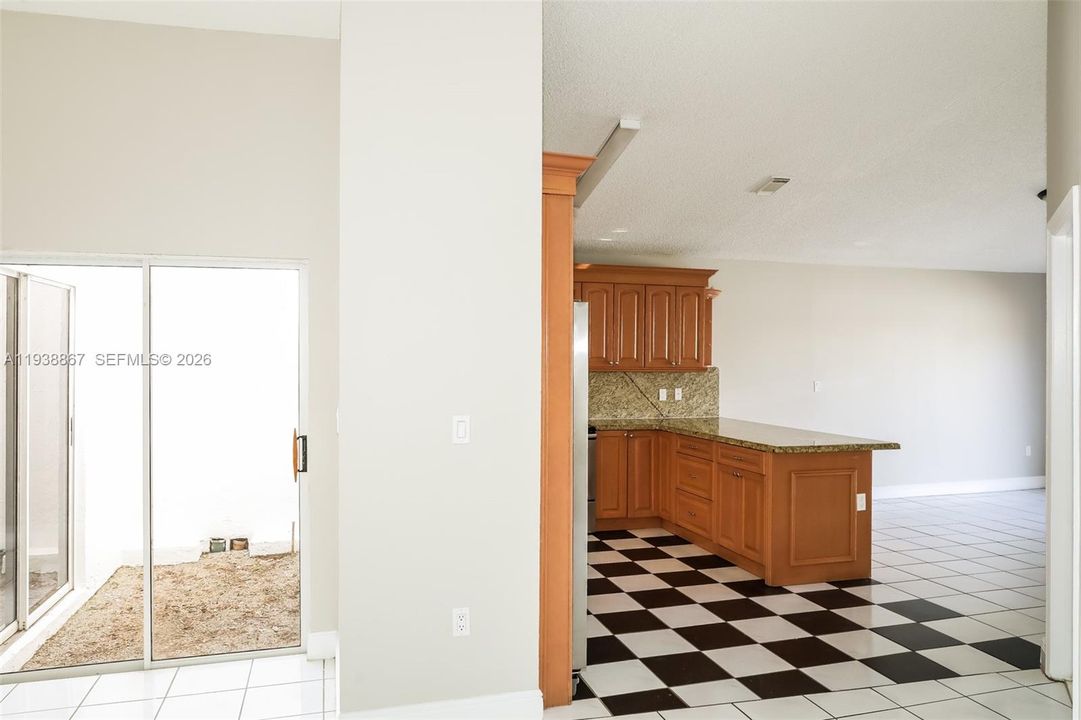 В аренду: $3,600 (3 спален, 2 ванн, 1697 Квадратных фут)