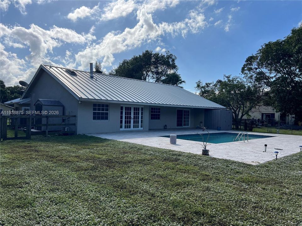 出租: $4,500 (3 贝兹, 2 浴室, 2083 平方英尺)