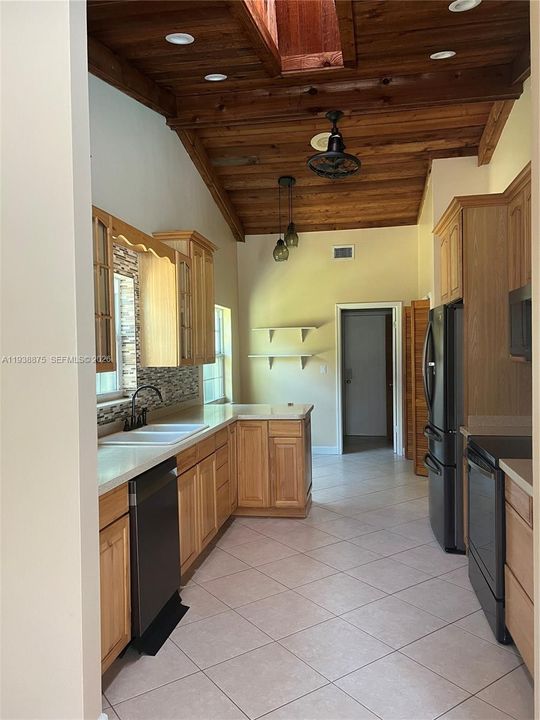 出租: $4,500 (3 贝兹, 2 浴室, 2083 平方英尺)