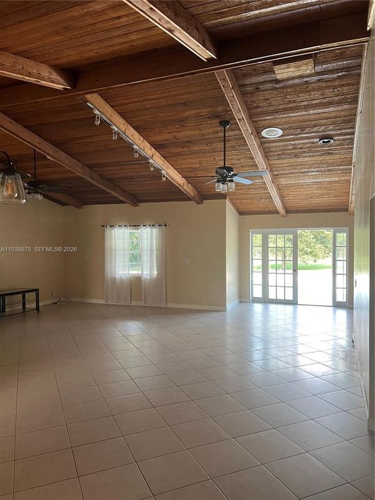 出租: $4,500 (3 贝兹, 2 浴室, 2083 平方英尺)