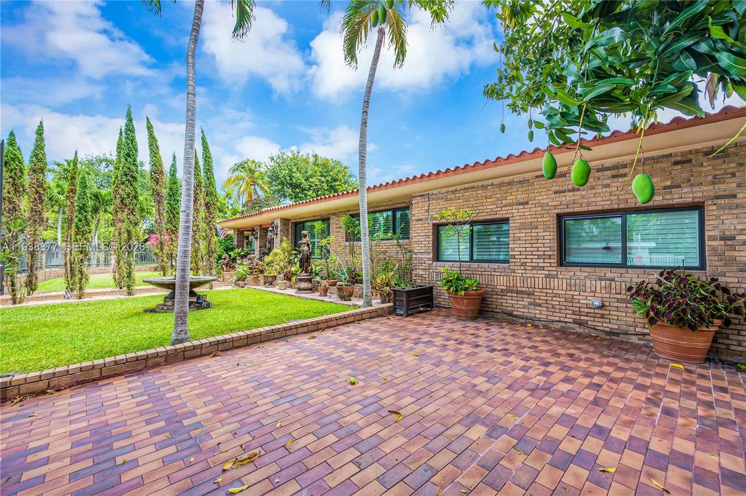 For Sale: $2,595,000 (4 beds, 4 baths, 3184 Square Feet)