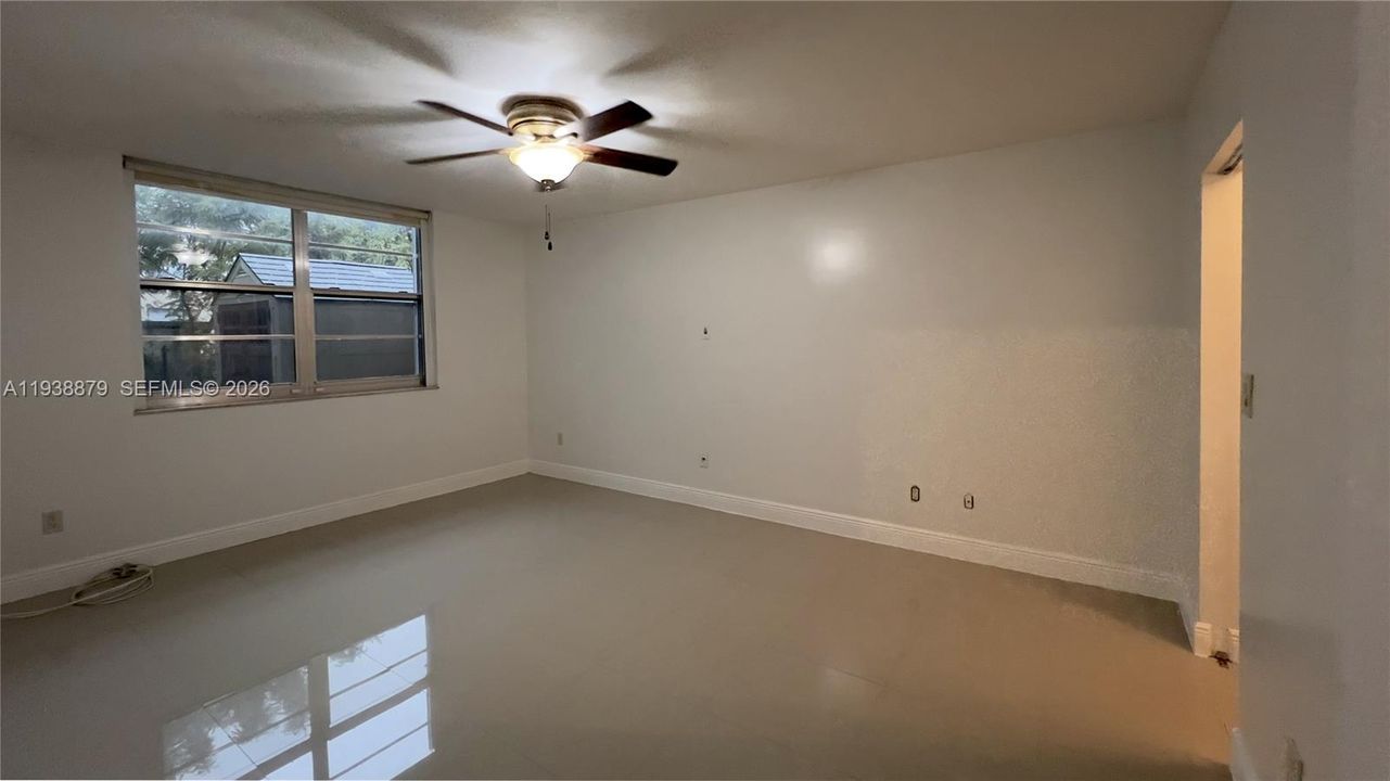 На продажу: $299,000 (2 спален, 2 ванн, 1060 Квадратных фут)