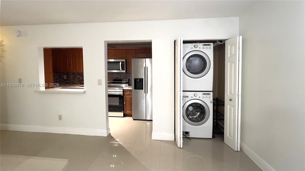 На продажу: $299,000 (2 спален, 2 ванн, 1060 Квадратных фут)