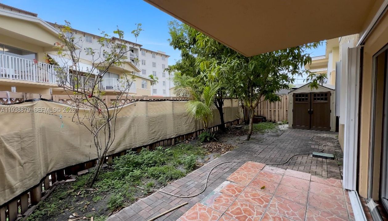 На продажу: $299,000 (2 спален, 2 ванн, 1060 Квадратных фут)