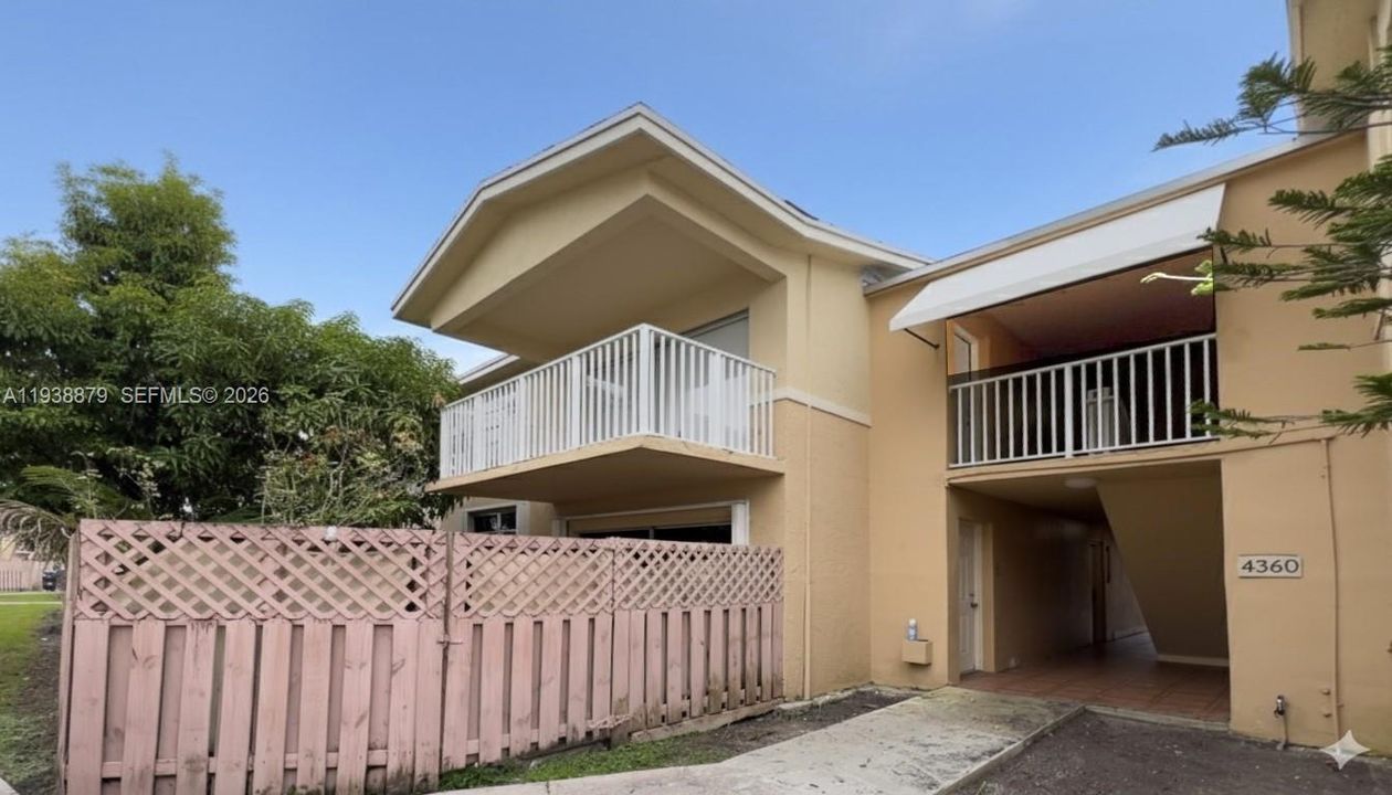 На продажу: $299,000 (2 спален, 2 ванн, 1060 Квадратных фут)