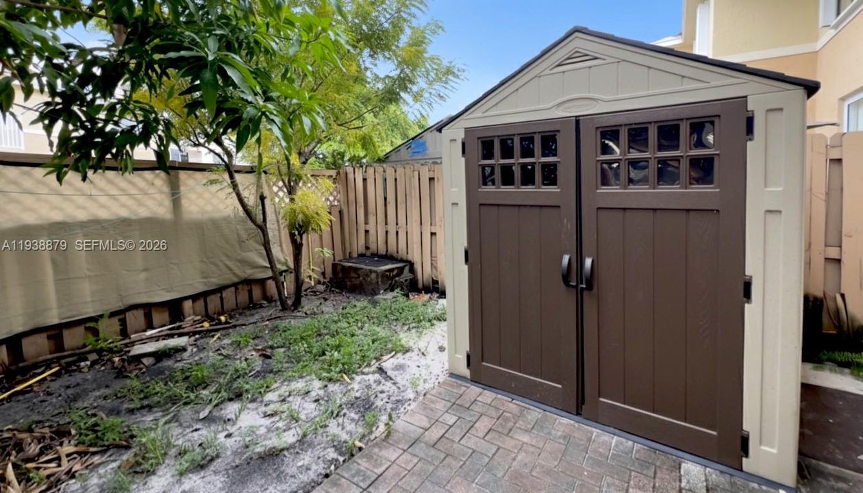 На продажу: $299,000 (2 спален, 2 ванн, 1060 Квадратных фут)