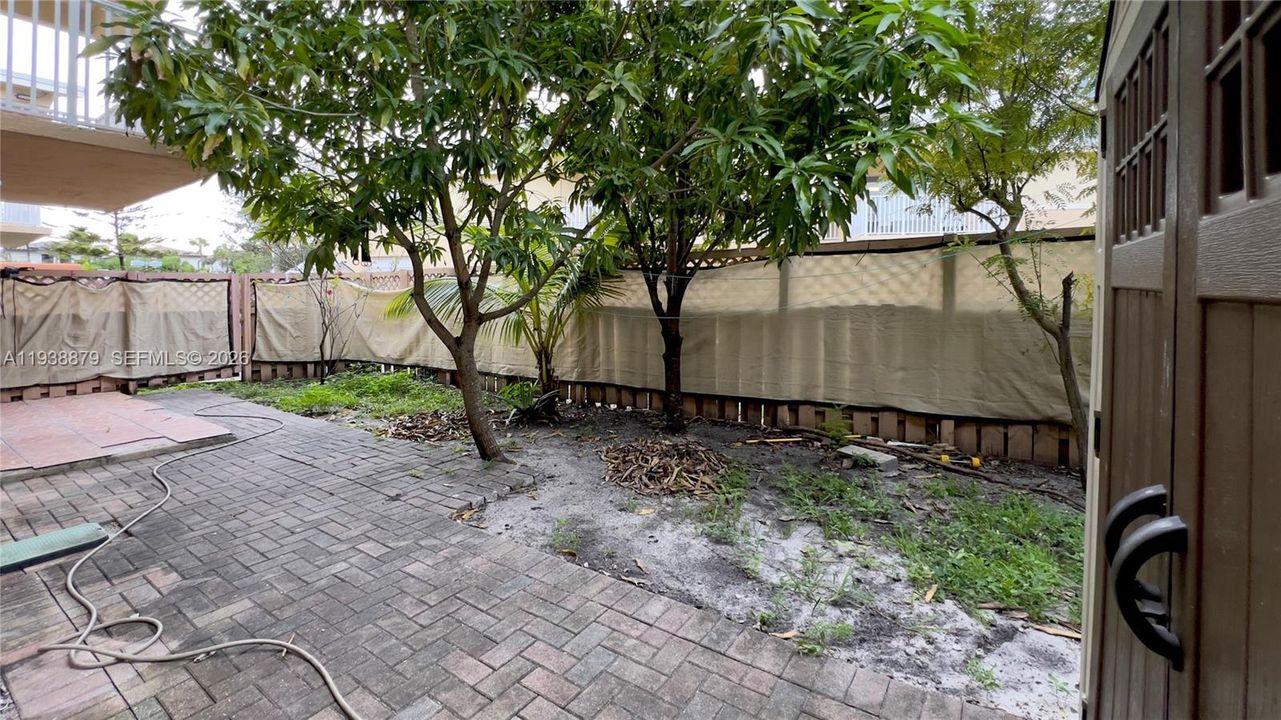 На продажу: $299,000 (2 спален, 2 ванн, 1060 Квадратных фут)