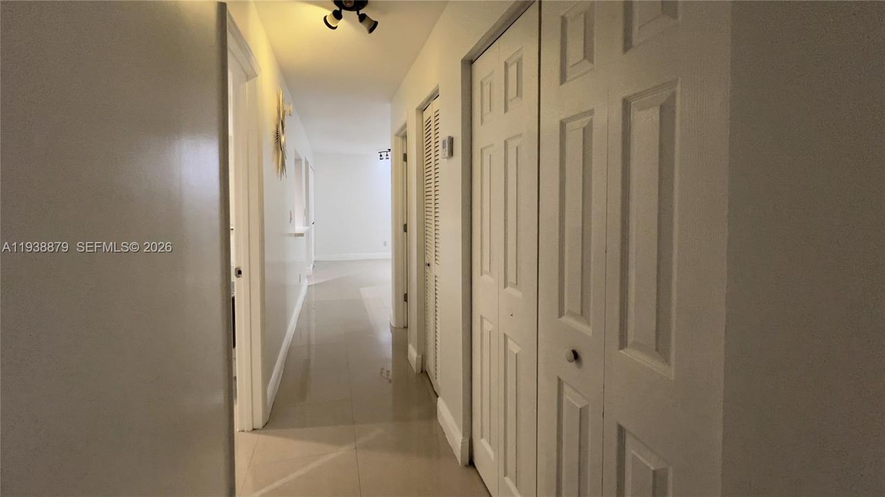 На продажу: $299,000 (2 спален, 2 ванн, 1060 Квадратных фут)