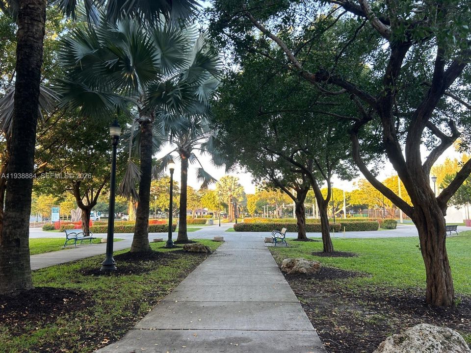 待售: $229,000 (1 贝兹, 1 浴室, 410 平方英尺)