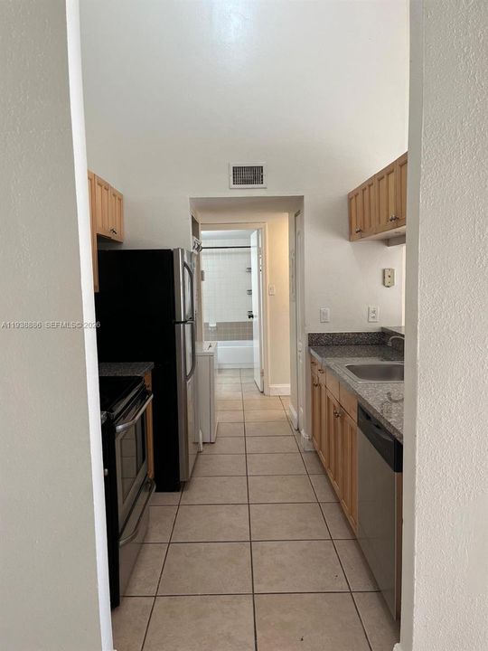 出租: $2,400 (2 贝兹, 2 浴室, 1084 平方英尺)