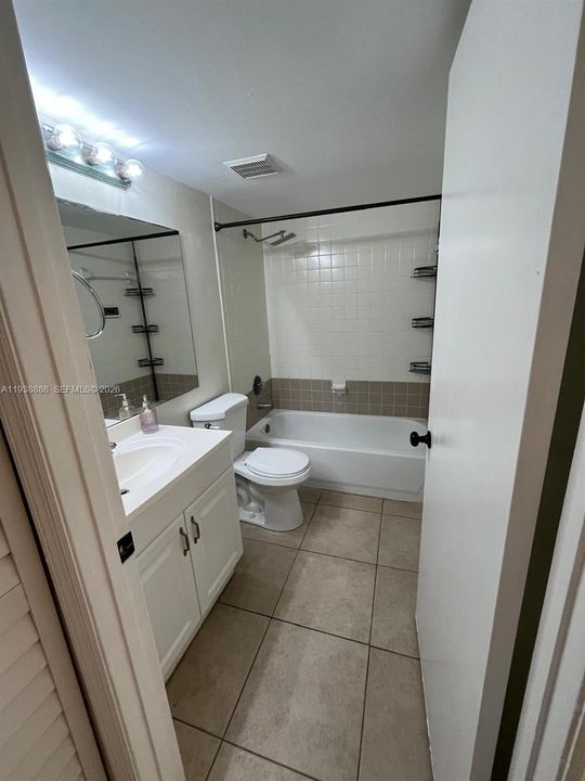 出租: $2,400 (2 贝兹, 2 浴室, 1084 平方英尺)