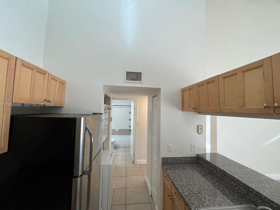 出租: $2,400 (2 贝兹, 2 浴室, 1084 平方英尺)