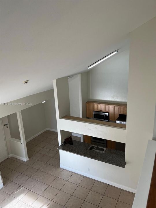 出租: $2,400 (2 贝兹, 2 浴室, 1084 平方英尺)