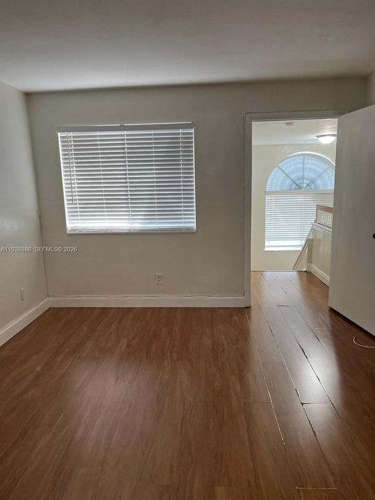 出租: $2,400 (2 贝兹, 2 浴室, 1084 平方英尺)