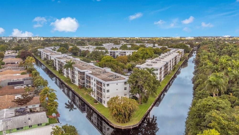 For Rent: $2,480 (2 beds, 2 baths, 975 Square Feet)