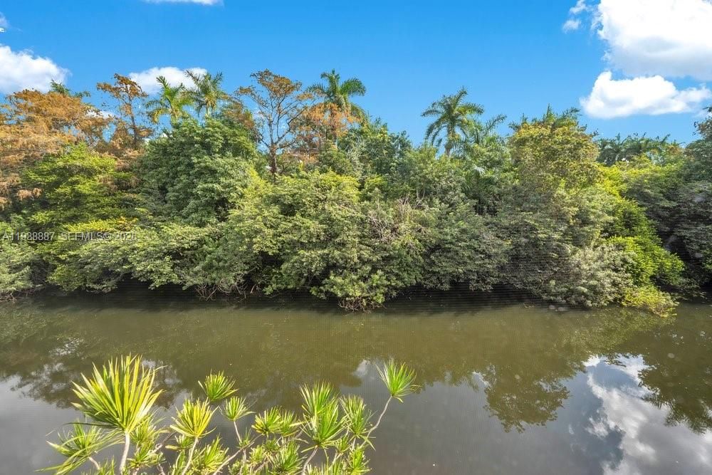 For Rent: $2,480 (2 beds, 2 baths, 975 Square Feet)