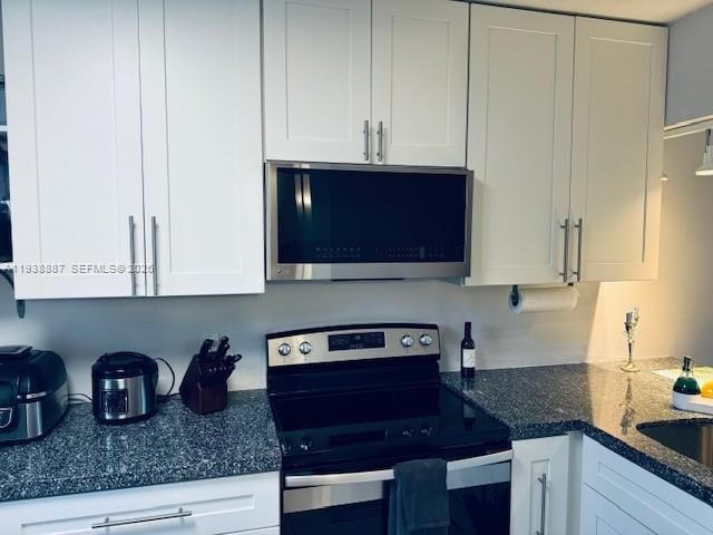 For Rent: $2,480 (2 beds, 2 baths, 975 Square Feet)