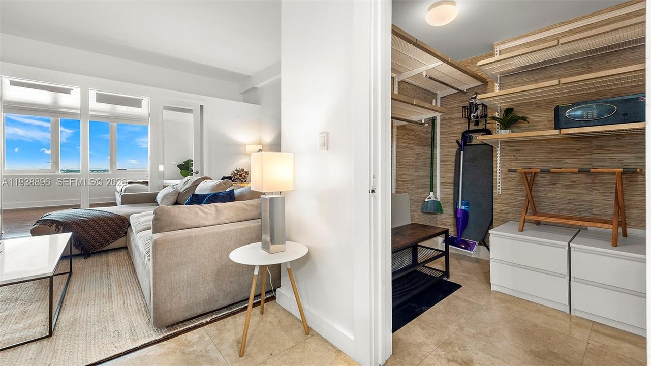 For Sale: $900,000 (0 beds, 1 baths, 760 Square Feet)