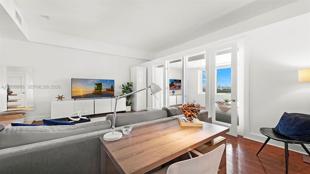 For Sale: $900,000 (0 beds, 1 baths, 760 Square Feet)