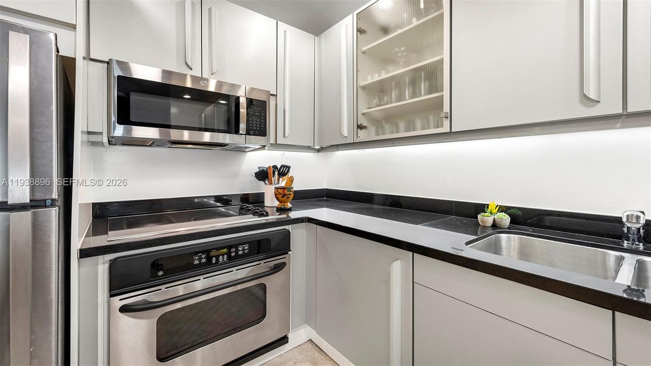 For Sale: $900,000 (0 beds, 1 baths, 760 Square Feet)