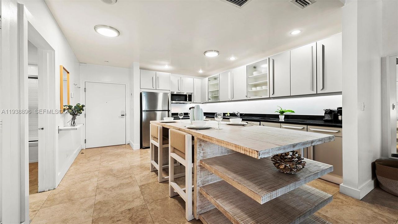 For Sale: $900,000 (0 beds, 1 baths, 760 Square Feet)