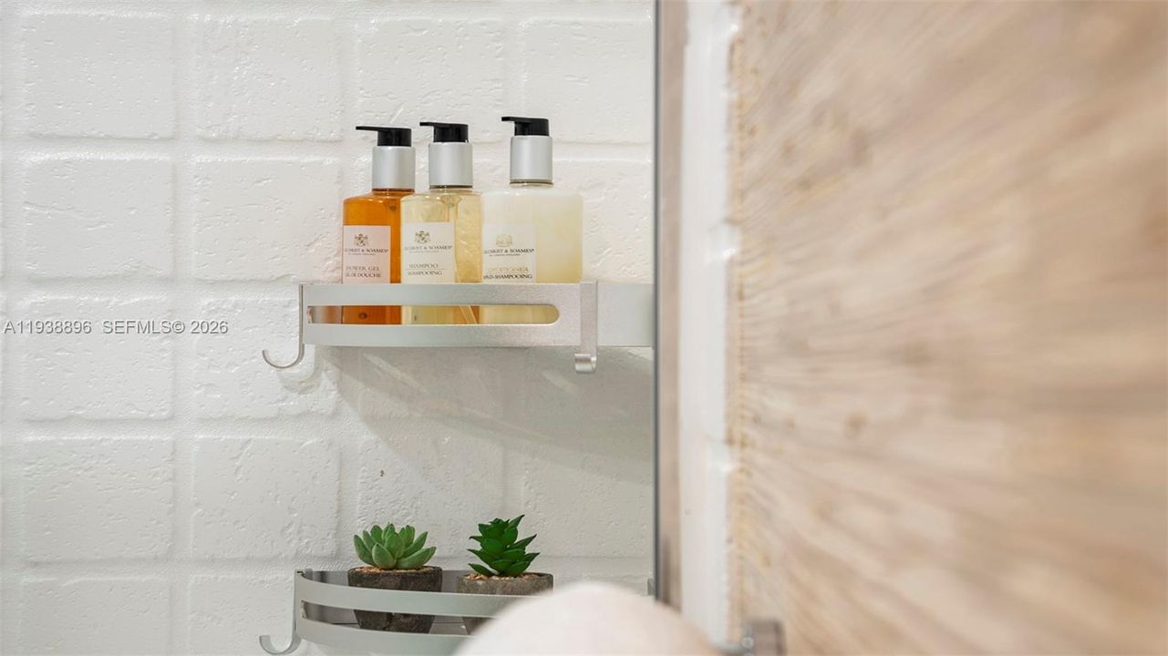 For Sale: $900,000 (0 beds, 1 baths, 760 Square Feet)