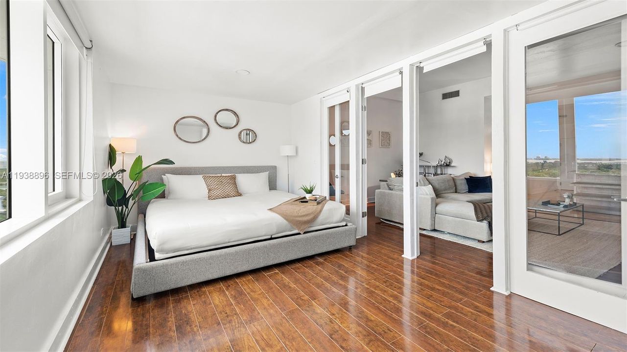 For Sale: $900,000 (0 beds, 1 baths, 760 Square Feet)