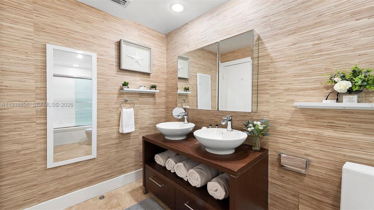 For Sale: $900,000 (0 beds, 1 baths, 760 Square Feet)