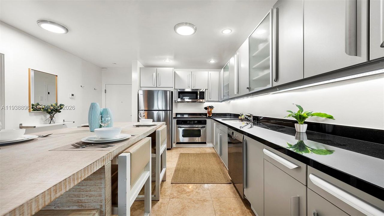 For Sale: $900,000 (0 beds, 1 baths, 760 Square Feet)