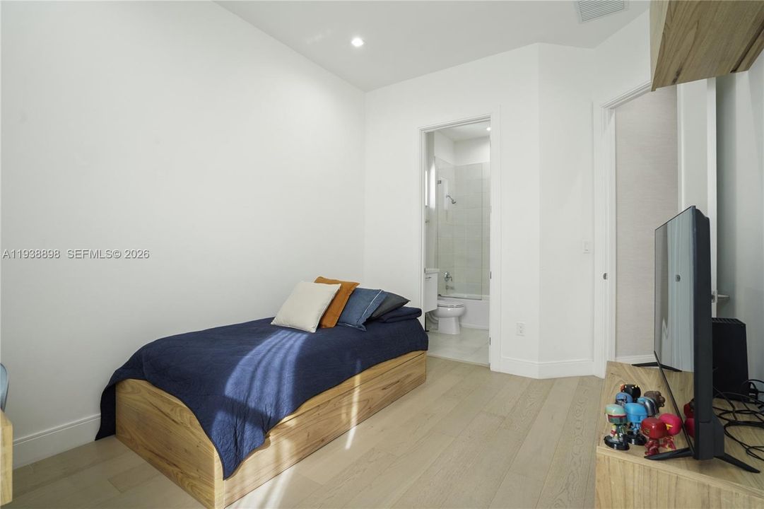 待售: $1,400,000 (4 贝兹, 3 浴室, 2257 平方英尺)