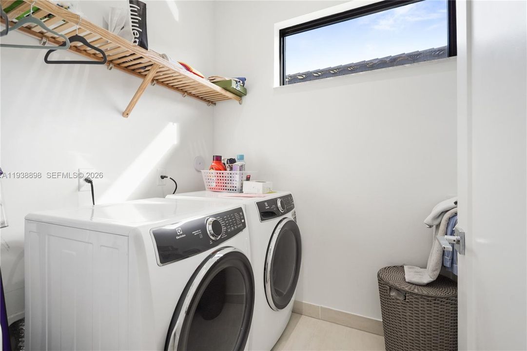 待售: $1,400,000 (4 贝兹, 3 浴室, 2257 平方英尺)