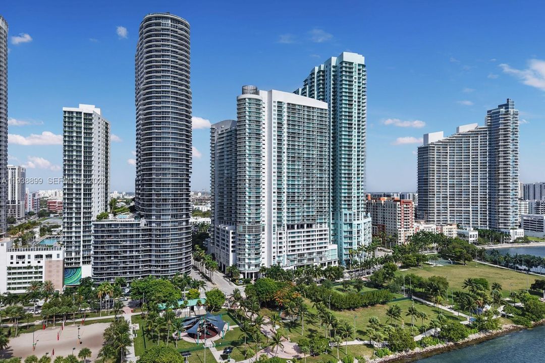 For Sale: $495,000 (1 beds, 1 baths, 1095 Square Feet)