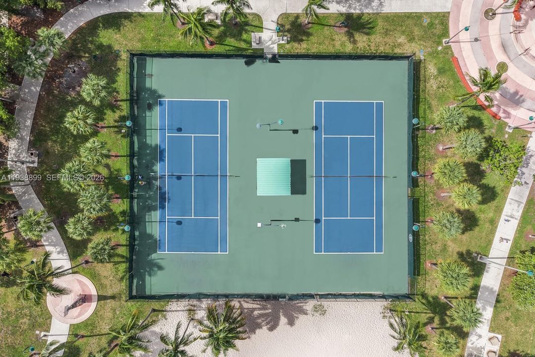 For Sale: $495,000 (1 beds, 1 baths, 1095 Square Feet)