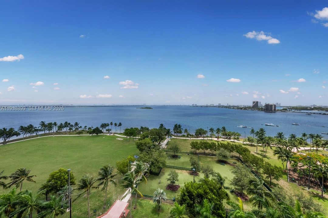 For Sale: $495,000 (1 beds, 1 baths, 1095 Square Feet)