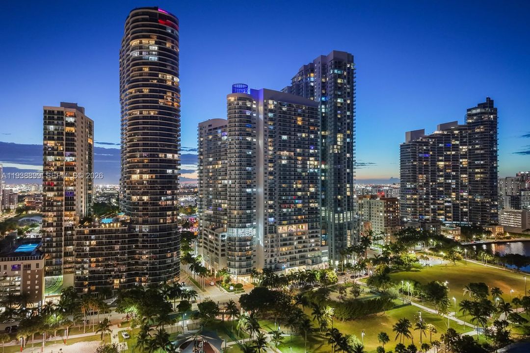 For Sale: $495,000 (1 beds, 1 baths, 1095 Square Feet)