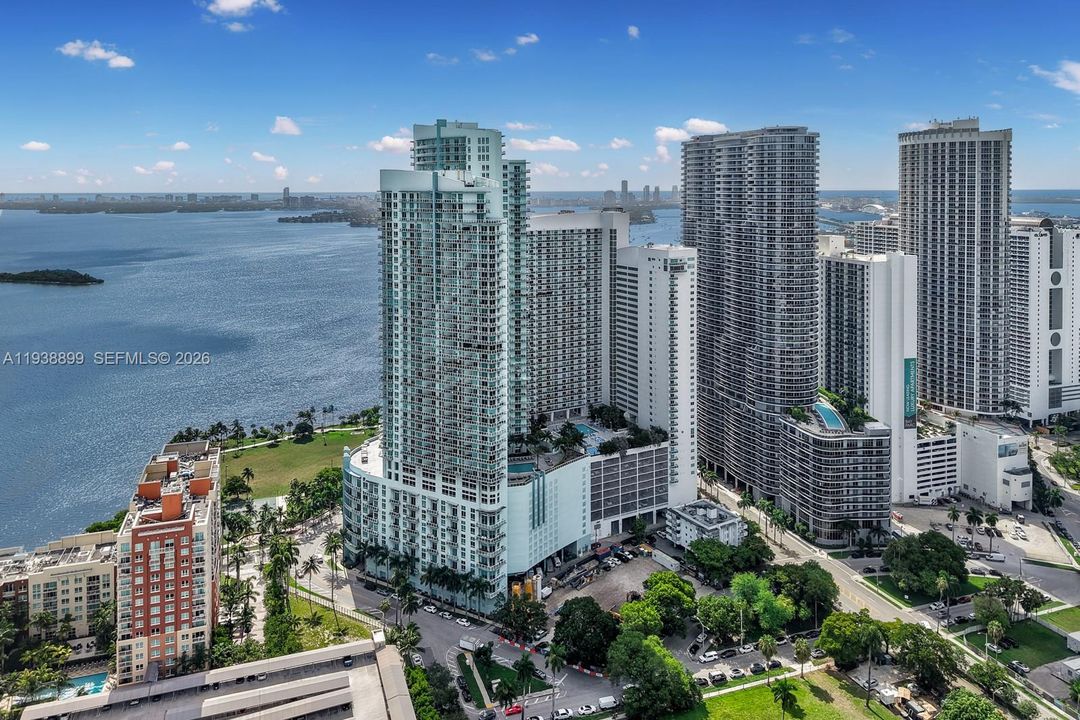 For Sale: $495,000 (1 beds, 1 baths, 1095 Square Feet)