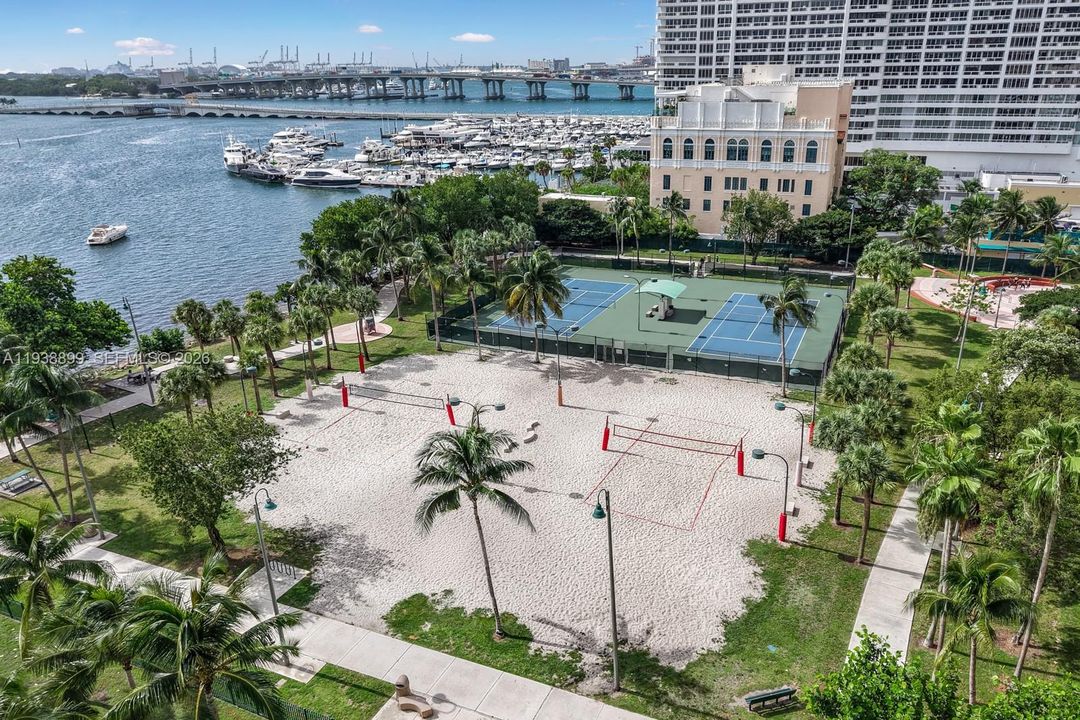 For Sale: $495,000 (1 beds, 1 baths, 1095 Square Feet)