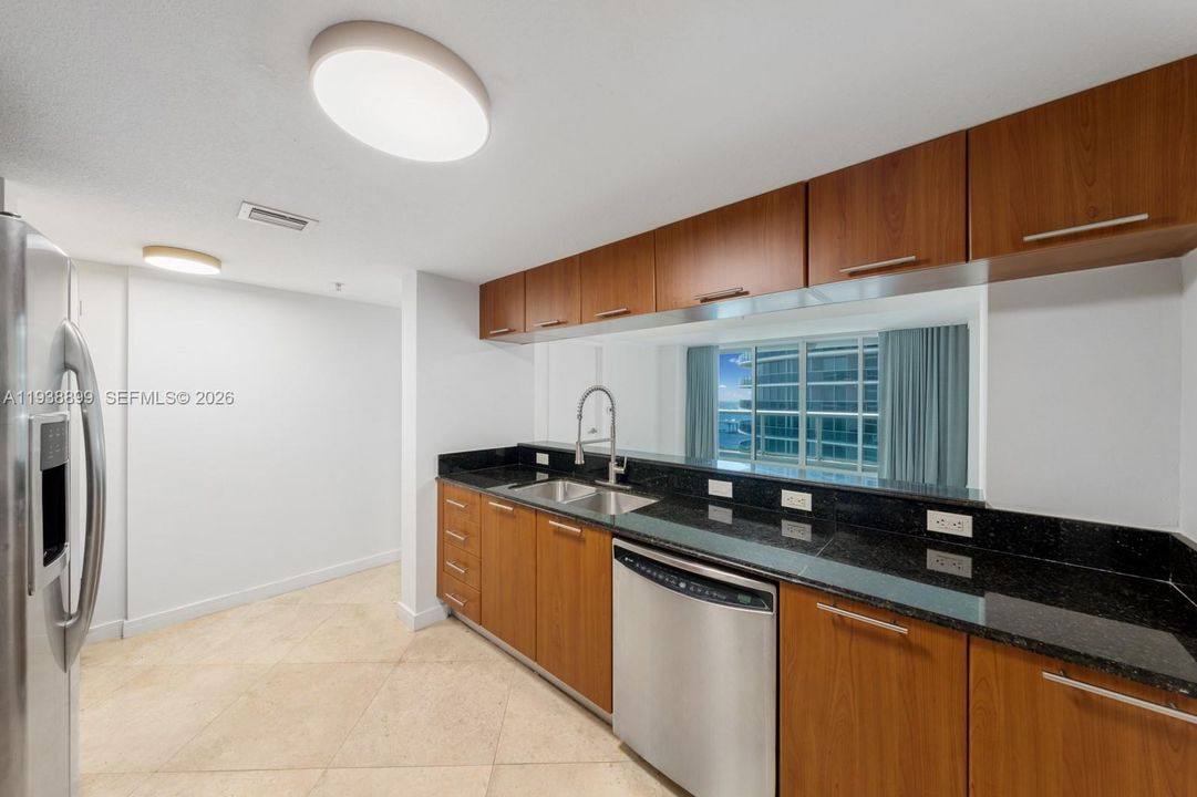 For Sale: $495,000 (1 beds, 1 baths, 1095 Square Feet)