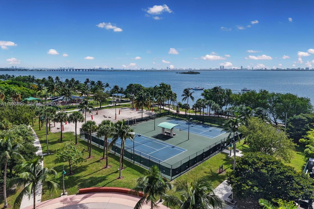 For Sale: $495,000 (1 beds, 1 baths, 1095 Square Feet)