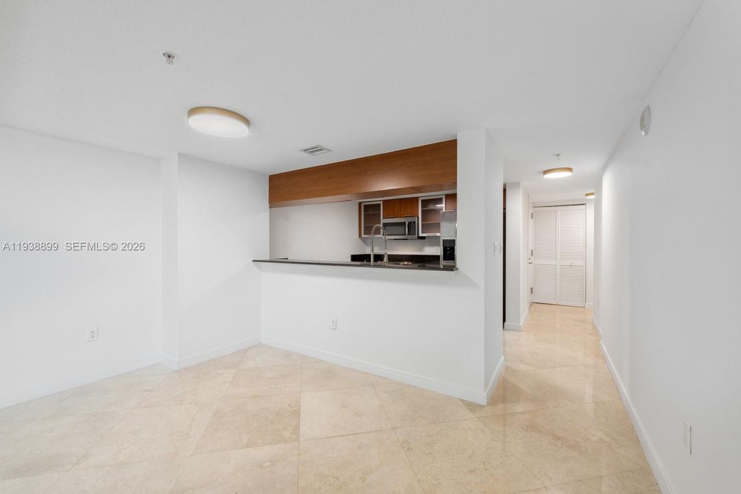 For Sale: $495,000 (1 beds, 1 baths, 1095 Square Feet)