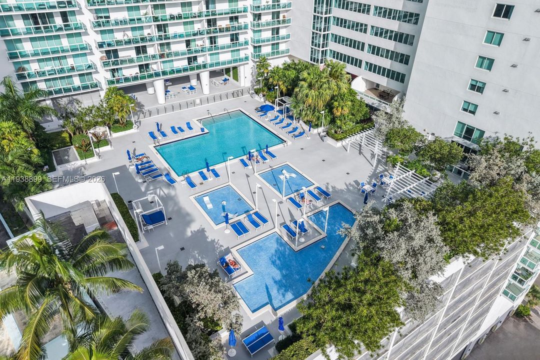 For Sale: $495,000 (1 beds, 1 baths, 1095 Square Feet)