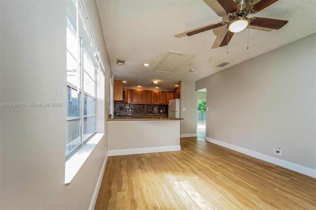 В аренду: $2,830 (3 спален, 2 ванн, 1316 Квадратных фут)