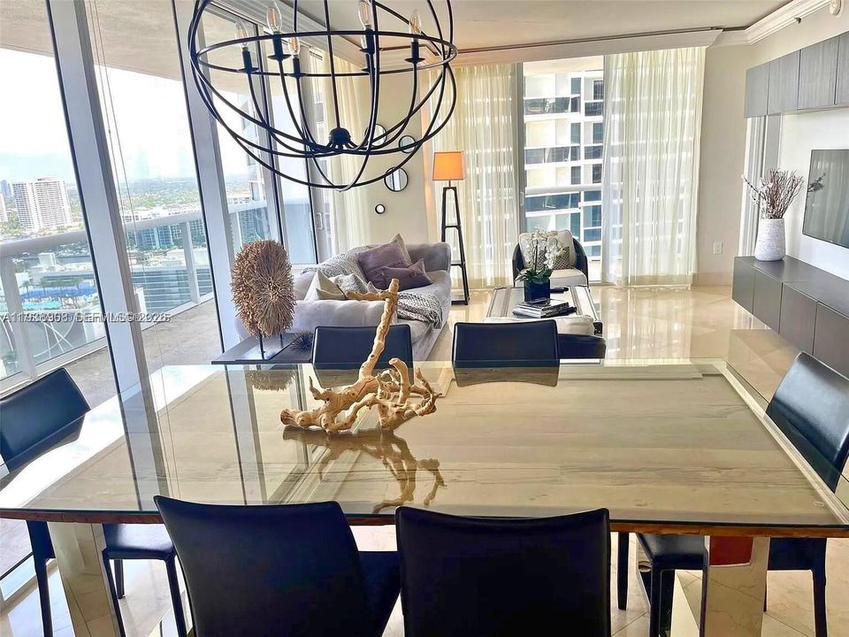 出租: $6,500 (2 贝兹, 2 浴室, 1458 平方英尺)