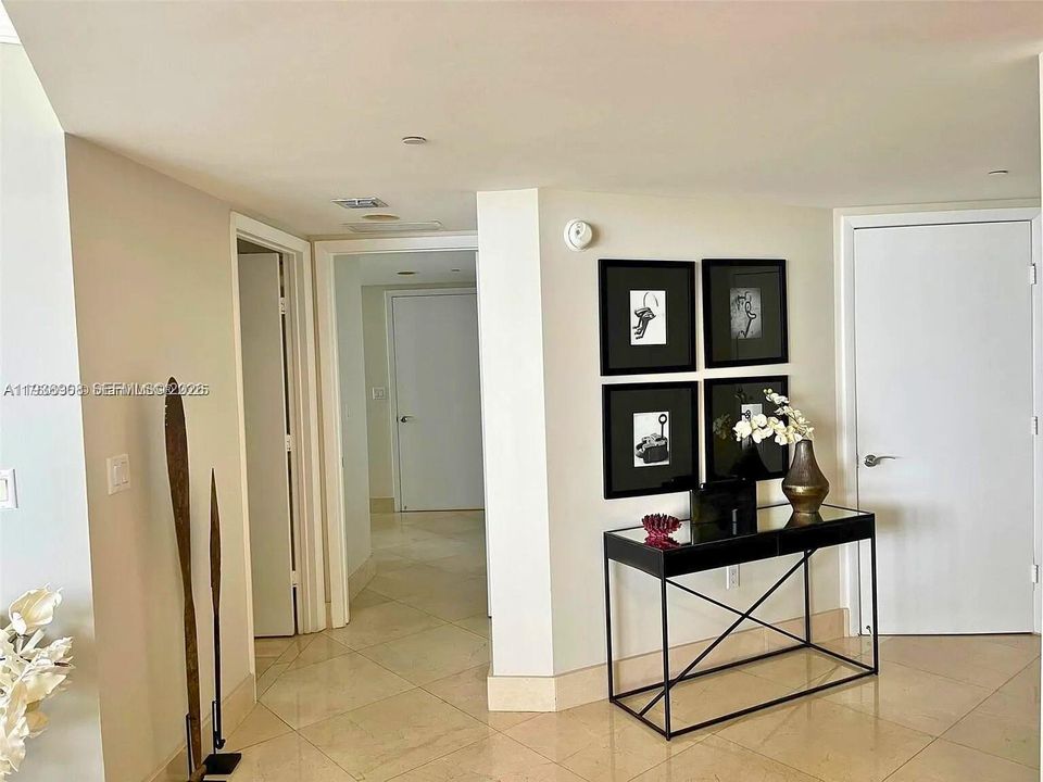 出租: $6,500 (2 贝兹, 2 浴室, 1458 平方英尺)