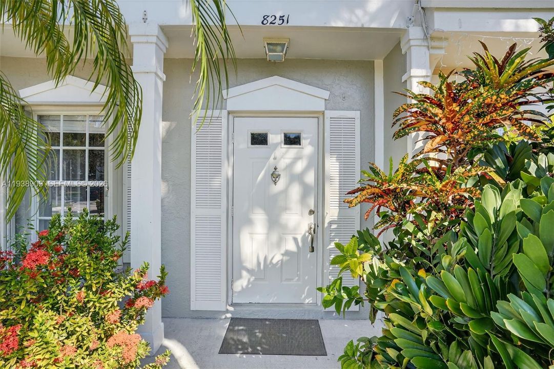 For Sale: $323,000 (2 beds, 1 baths, 1110 Square Feet)